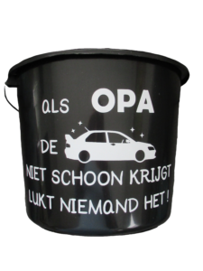 Als opa de auto niet schoon